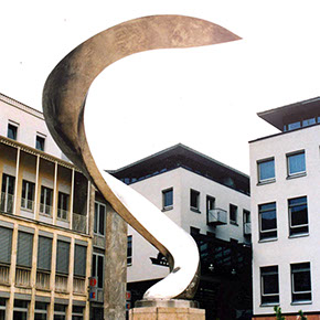 Monumentale Kunstwerk aus Edelstahl - Zeitraum Spirale